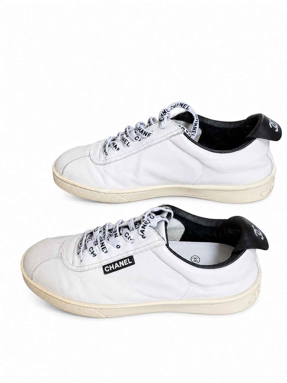 Chanel Leather Sneakers Size: EU 37
Color: White with cream sole
Made in Italy - Picture 9 of 12